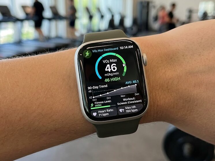 Track VO2 max progress with wearable fitness technology
