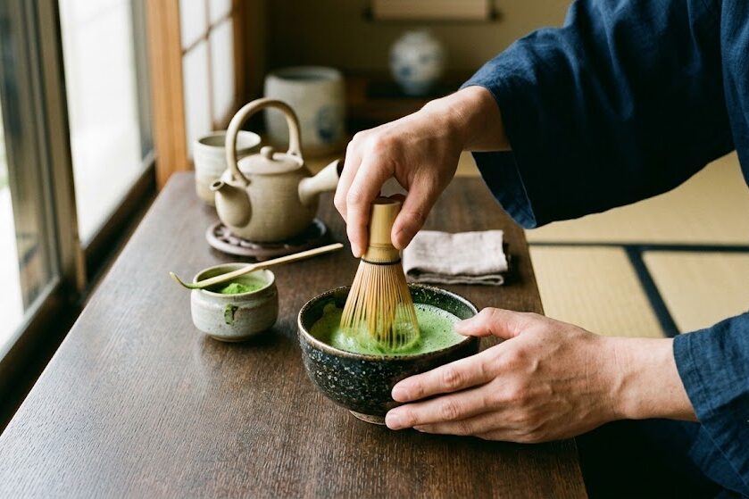 Prepare matcha tea correctly for weight management