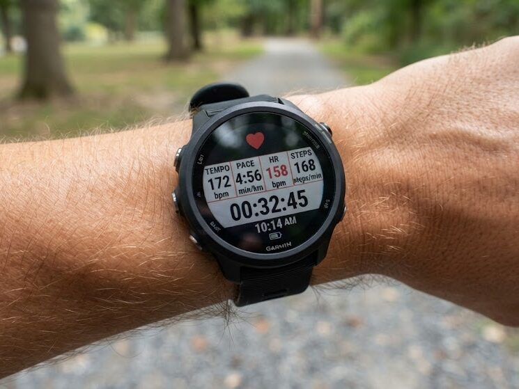 Track running tempo workout pace with GPS watch